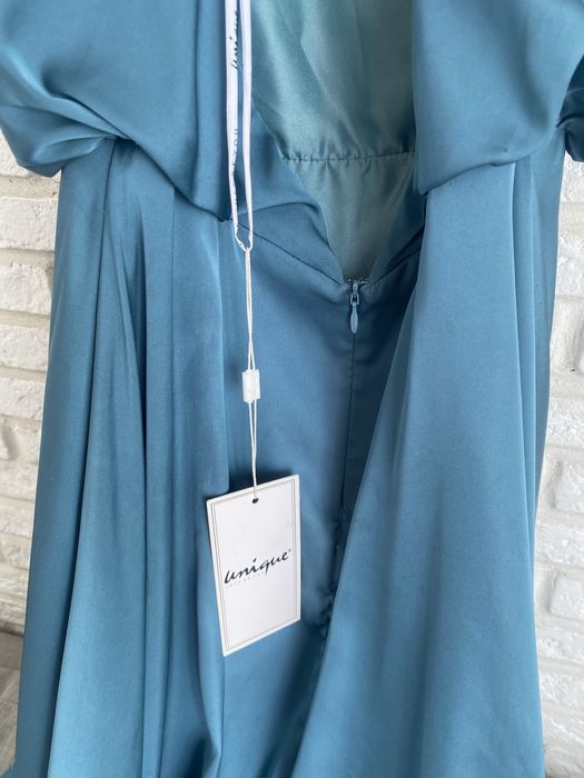 Абитуриентска/ Официална Рокля Unique 38