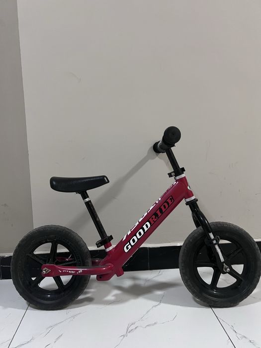 Продам беговел Strider sport 12