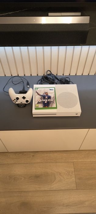 Xbox One S + 1 controller