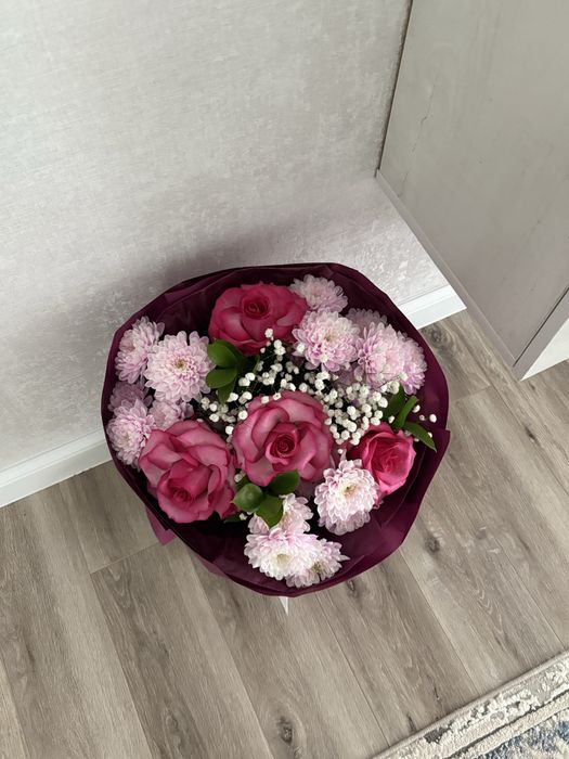 Цветы свежие принесли вчера