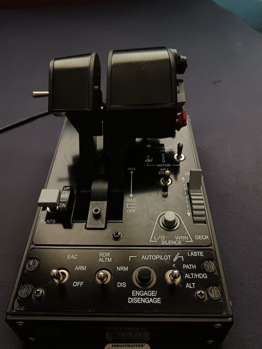 Thrustmaster HOTAS Warthog Throttle – Full Metal, stare impecabilă, PC