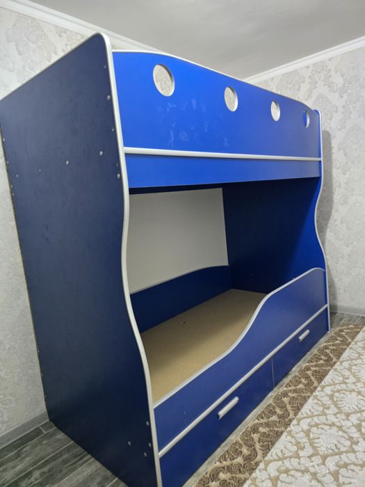 Двухъярусная кровать для подростков или детей