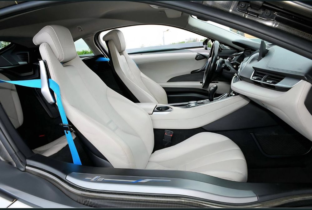 Bmw i8-Plug in Hibrid 374 Cp  Variante