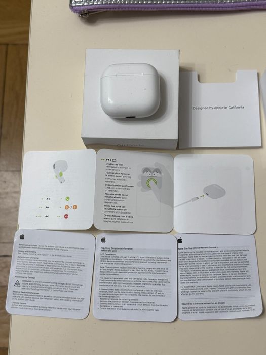 Casti Air Pods 5 albe