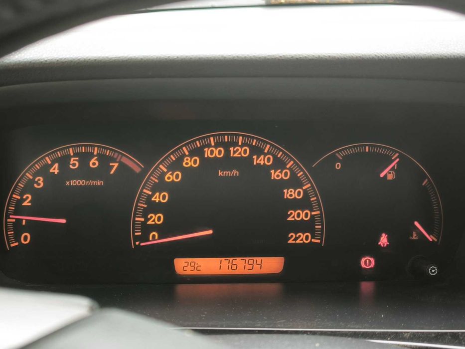 автомобил Honda FR-V 1.7 i-VTEC (125 к.с.) – Газов инжекцион, 6 места, Отлично състояние