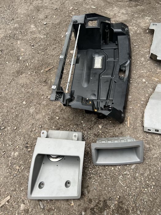 Бмв е60 панель, подлокотник, карты дверные , пластик