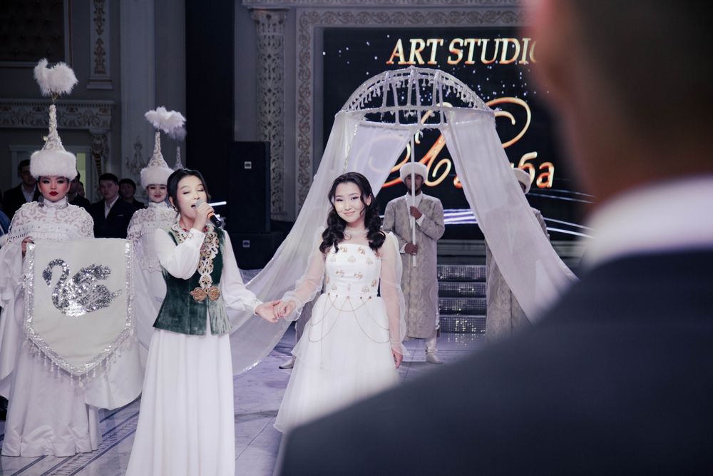 Продаю платье на узату.