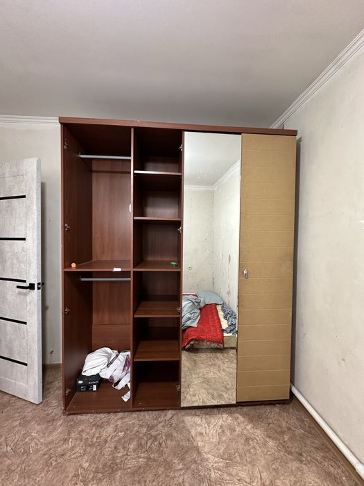 Шкаф разобранный в нормальном состояние