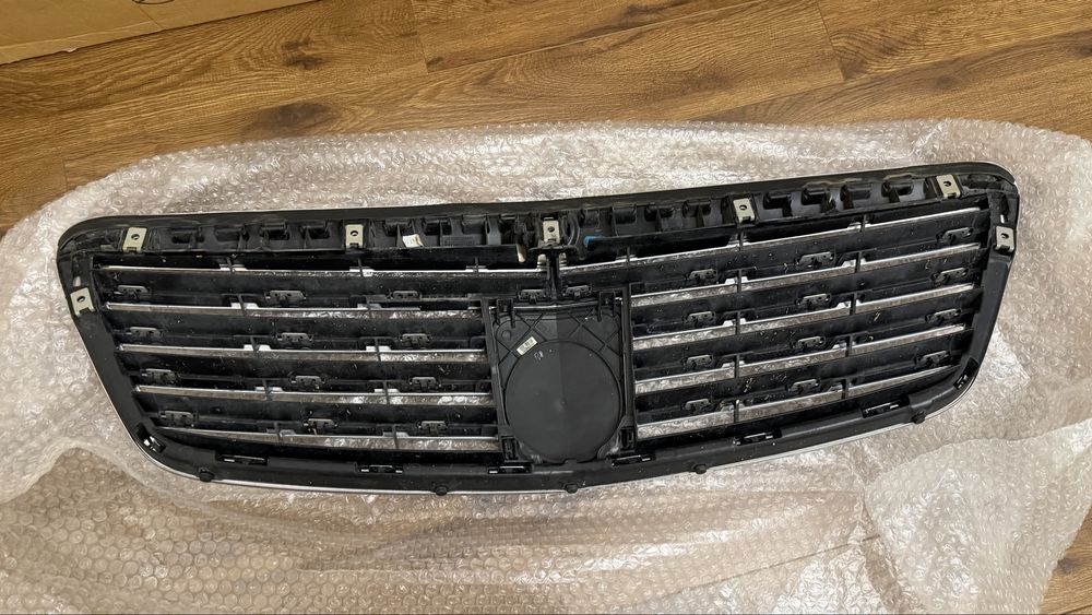 Решетка (оригинал) на Mercedes Benz W221