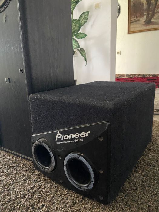 Vând subwoofer+ boxă în stare perfectă folosite maxim o săptămână