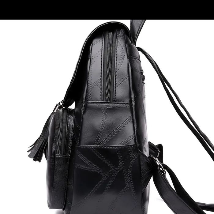 Нова дамска раница с размери 26/12/30 см.