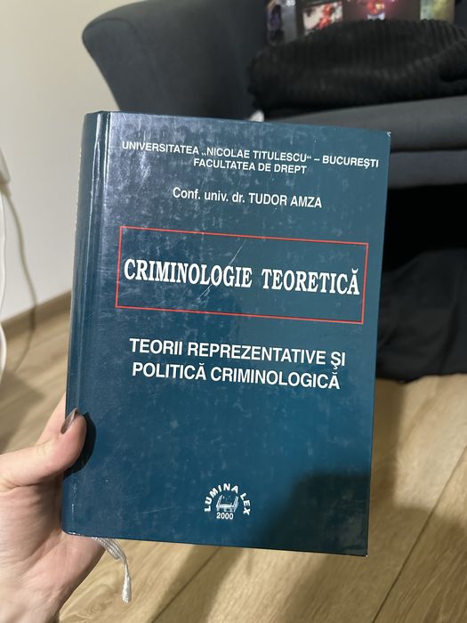 Vând 6 cărți de criminologie