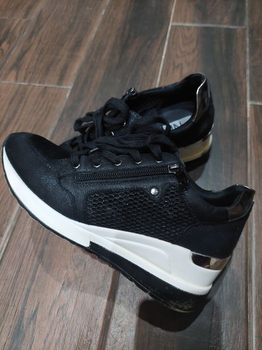 Дамски  спортни обувки