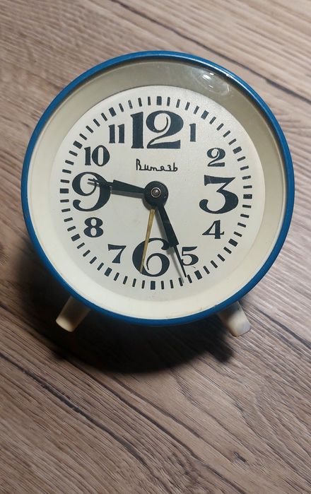 Часы-будильник Витязь СССР