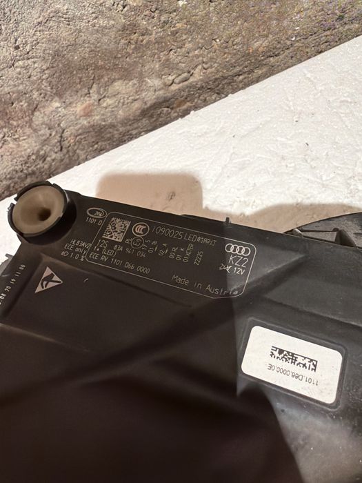 Десен фар за Audi Q4