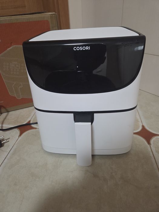 Чисто нов AIRFRYER Cosori Premium Air Fryer (модел CP158-AF) в бял цвят, с капацитет 5.5 литра и мощност 1700W