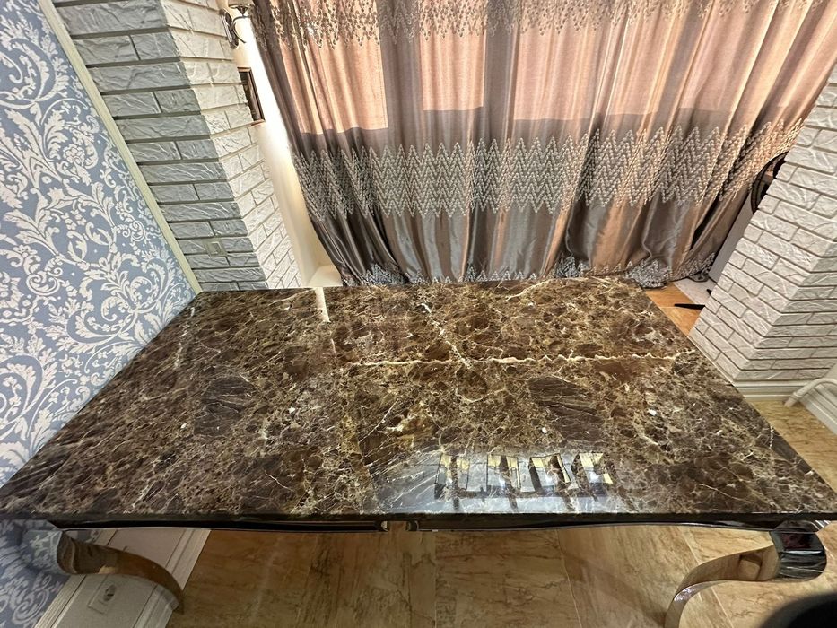 Срочно продам мраморный стол