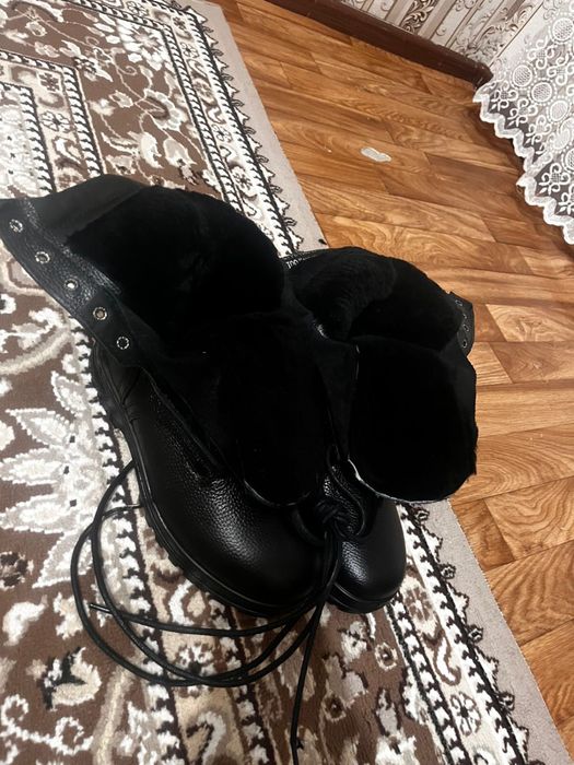 Аяқ киім сатылады