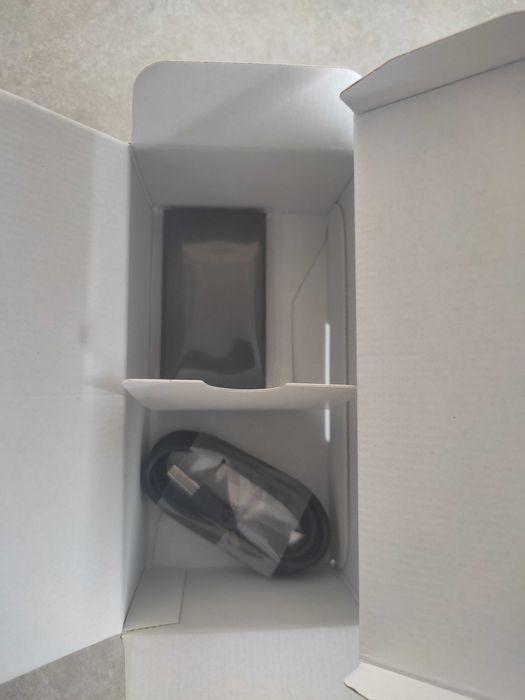 Нов телефон, дори не е пускан в употреба