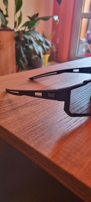 Продавам слънчеви очила