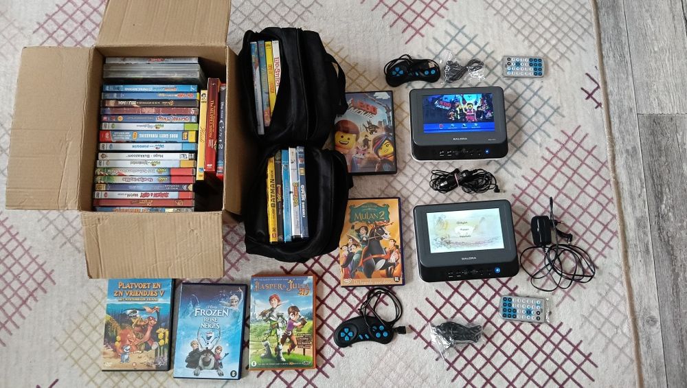 Преносими DVD плейъри аксесоари и много дискове с анимации