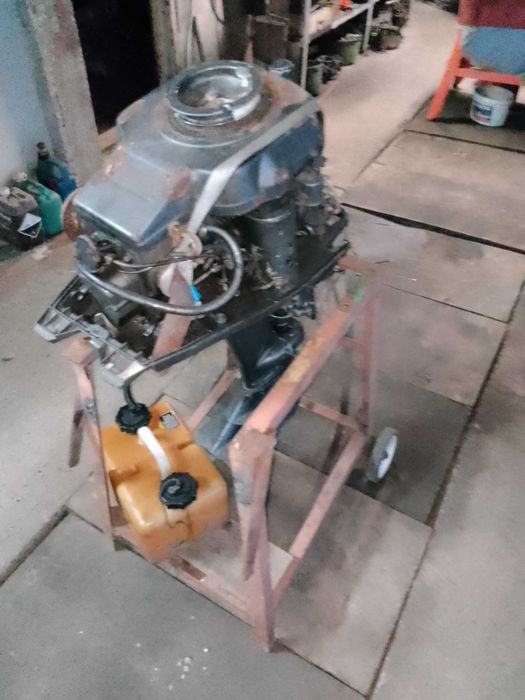 Рибарска лодка Ял 6 с бензинов или дизелов двигател