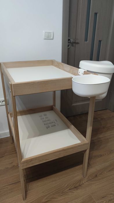 Masa de înfășat Ikea  +saltea+coșuri depozitare