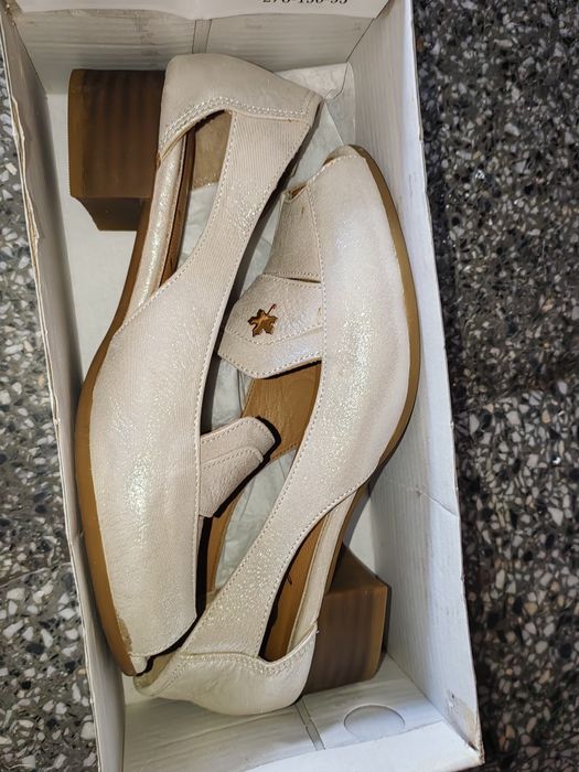 Дамски нови обувки