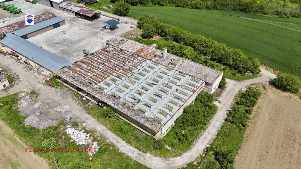 Продава се Промишлена сграда в с. Пиргово, Област Русе - 1424 кв.м за 245 €/кв.м - Снимка #13