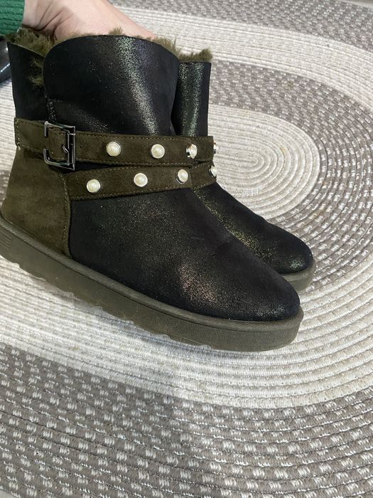 Ghete stil ugg cu perle si sclipici