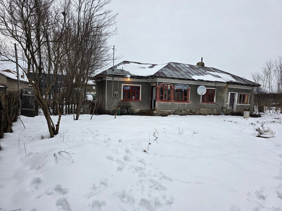 Casă bâtrânească 74 mp și curte 1080 mp intravilan  com Braniștea Titu