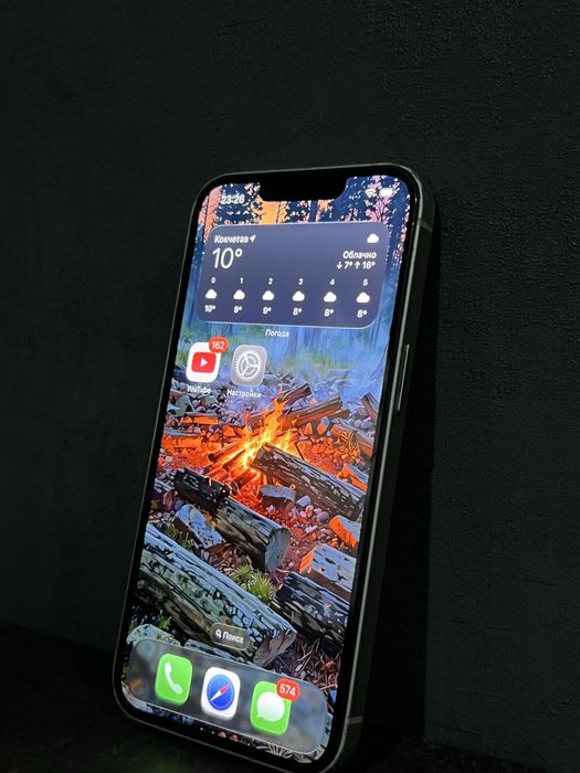 пррдается Iphone 13