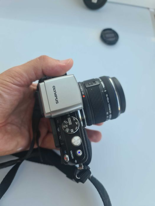 E-Pl5 Mirrorless micro 4 3 Olympus pocket camera