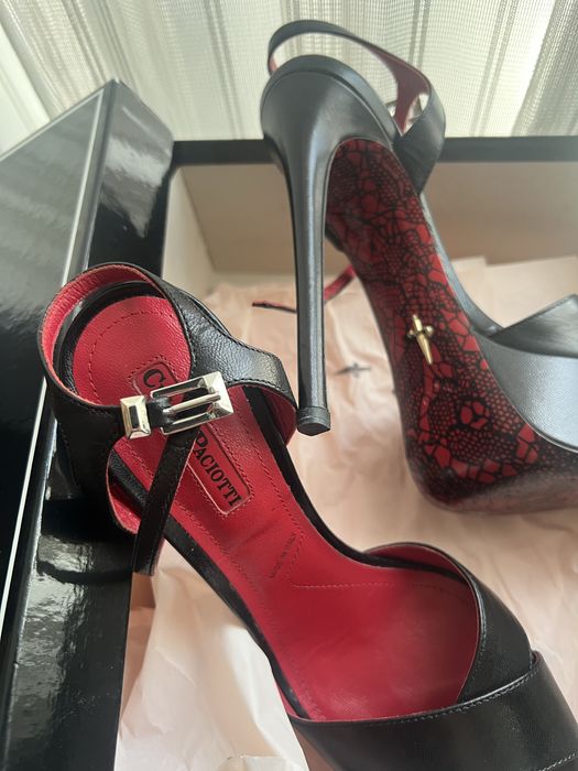 Обивки с висок ток Cesare Pachoti