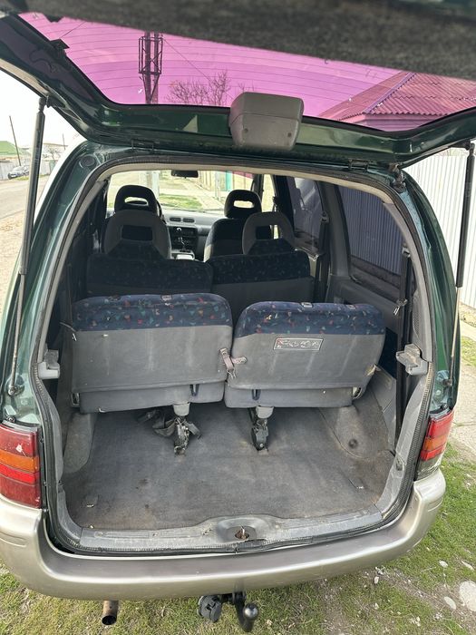 Продам Nissan serena