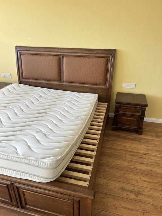 Обзавеждане за спалня от масивен бук.