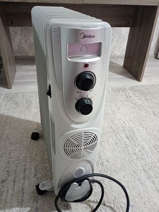 Масляный обогреватель Midea (9 секций) с вентилятором