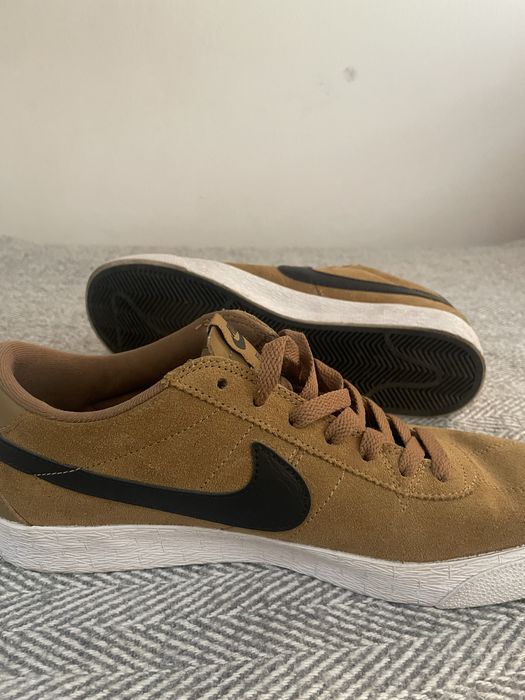 Papuci nike sb brun