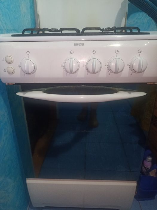 Продам газовую плиту.