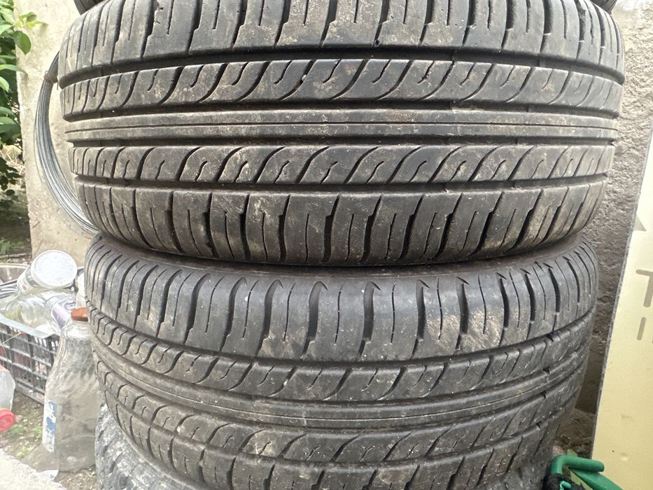 215/65 R15 Резина почти новая