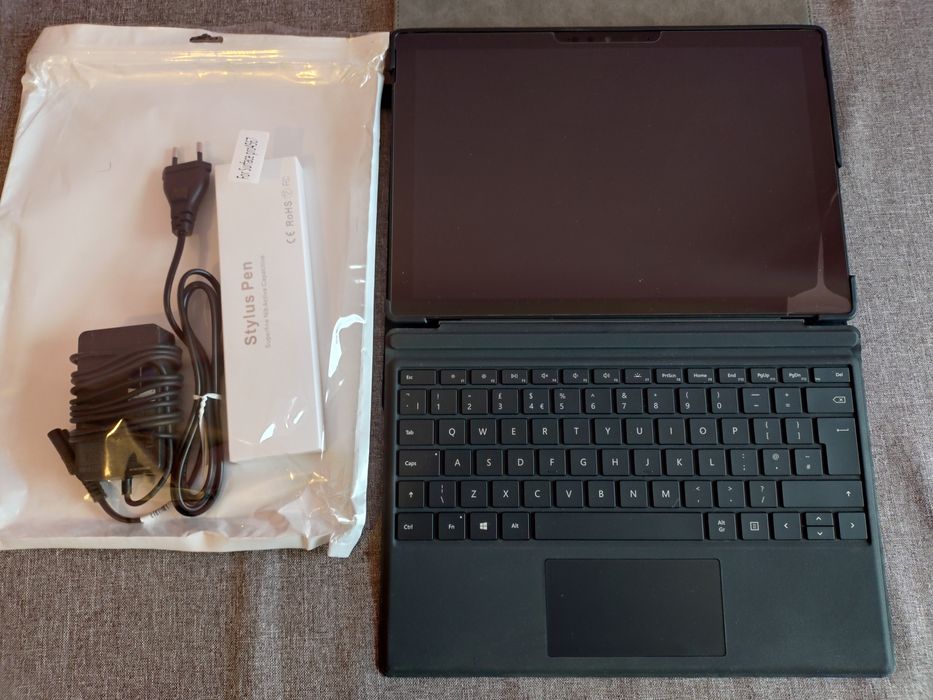 Microsoft Surface Pro 7, i5-1035G4, 8 RAM, 256 SSD, ПУКНАТ, в комплект