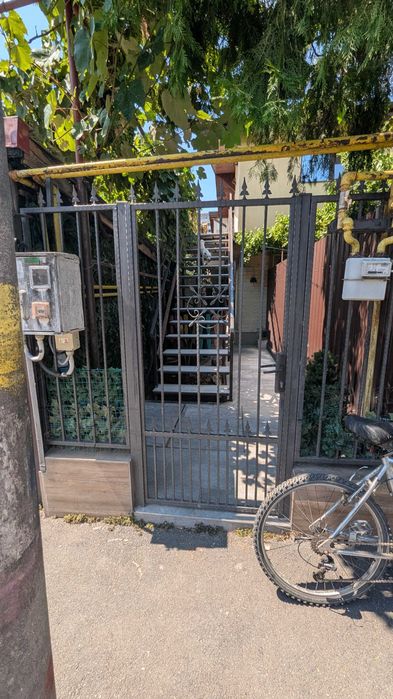 Proprietar vand apartament 3 camere in vila cu curte proprie