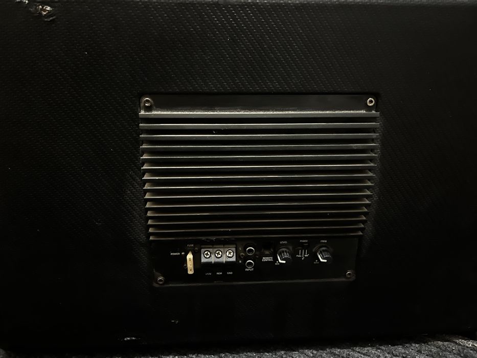 Продам сабуфер в хорошем состояней