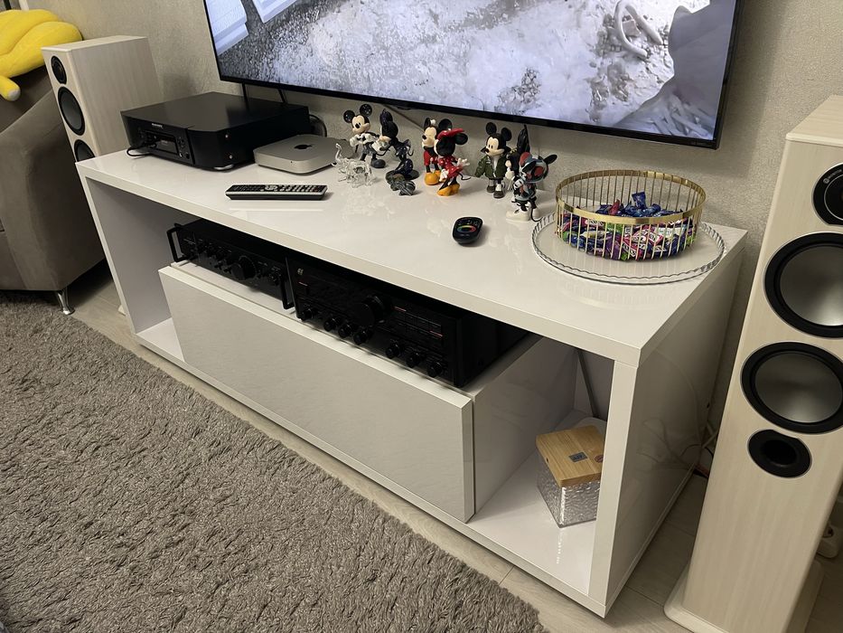 Тумба под телевизор акриловая