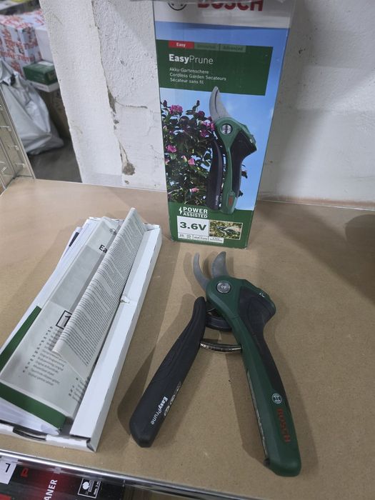 Foarfeca de gradina cu acumulator 3,6 V pana la 450 taieturi Bosch EasyPrune