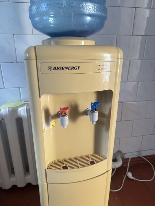 Кулер для воды.
