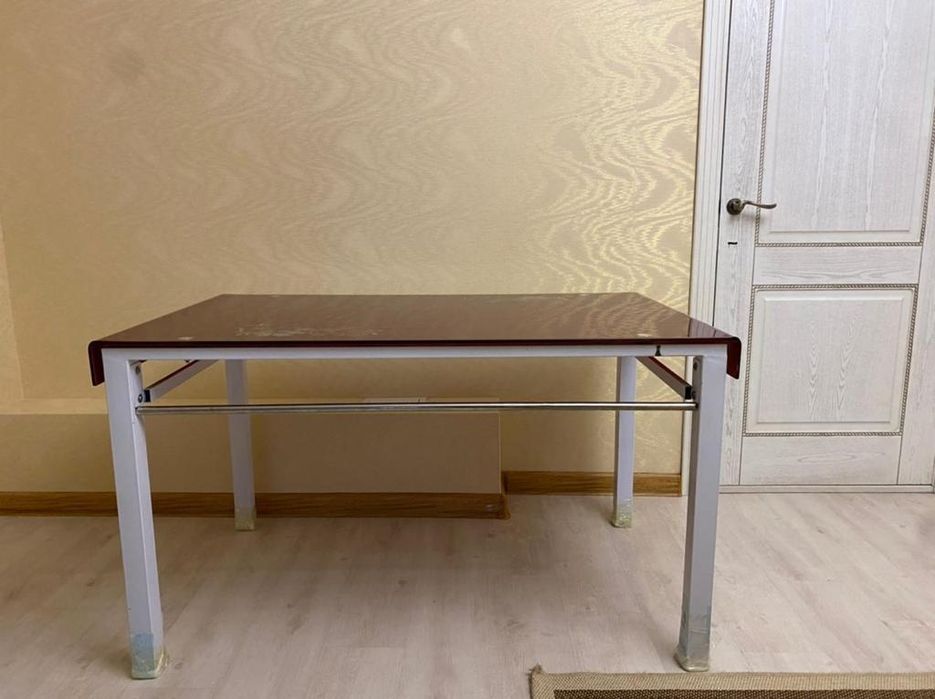 Стол для кухни стекло