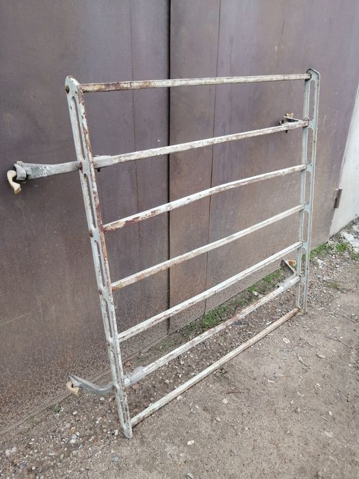 Продам  багажник на авто.