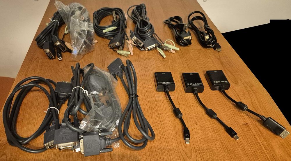 OCAZIE Switch KVM Dual View cu 4 porturi ATEN CS1644A STARE EXCELENTA