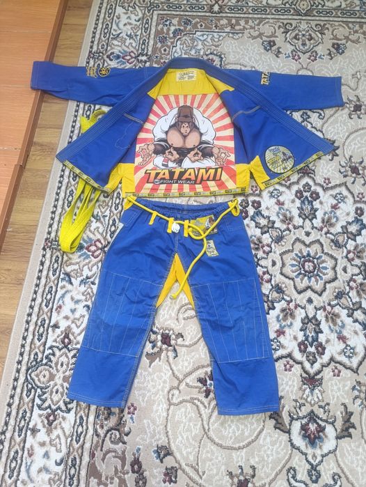 Продаеться кимано